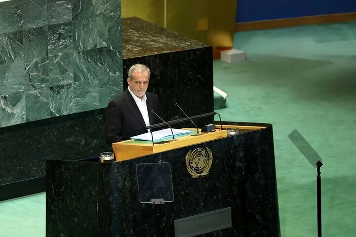 پزشکیان اگر نتواند یا نخواهد که مساله را در تهران حل کند، سفرش به نیویورک زیان محض است/ شترسواری دولا دولا نداریم/ اگر می خواهید از مضامین دوگانه و دارای ابهام و ایهام و کشدار استفاده کنید بگذارید نامزد رقیبتان برود نیویورک