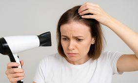 آیا سشوار واقعاً باعث کچلی می‌شود؟