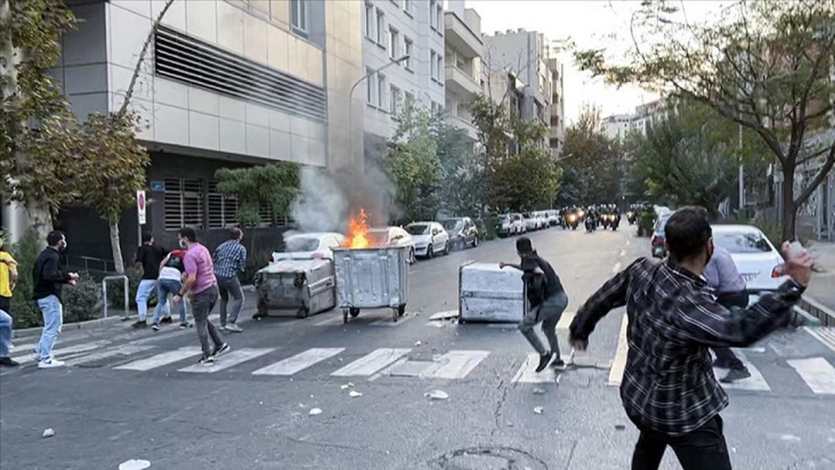 ۱۲ نفر از تیم های سازمان یافته شبکه اغتشاشگران در گیلان دستگیر شدند


