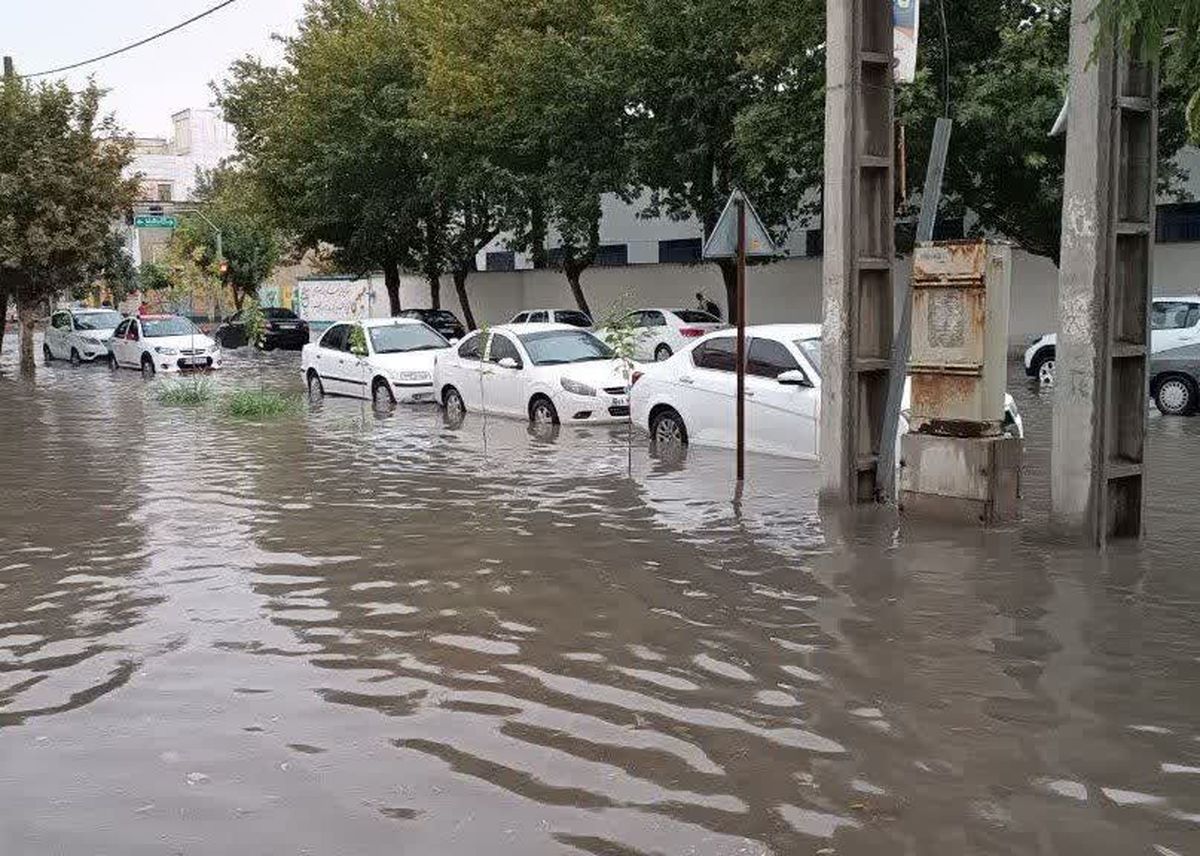 بارندگی شدید باعث آبگرفتگی معابر عمومی شهرهای مازندران شد

