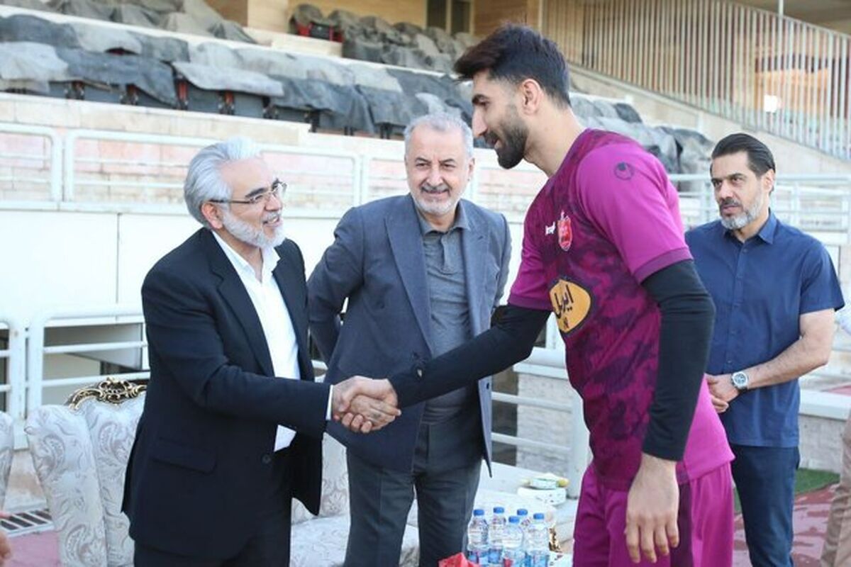 حضور رییس سازمان خصوصی سازی در تمرین پرسپولیس

