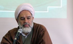 رفتار روحانی موبایل به‌دست در درمانگاه قم ناپسند و غیرقابل توجیه است/ عکسبرداری و فیلمبرداری یا تظاهر به آن «نهی از منکر» نیست، تهدید به «پرونده‌سازی» است/ آن خانم ترجیح می داد کشیده بخورد تا اینکه از او عکس بگیرند