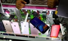 شوک به بازار موبایل؛ آیفون های قاچاق شبانه طلا شدند