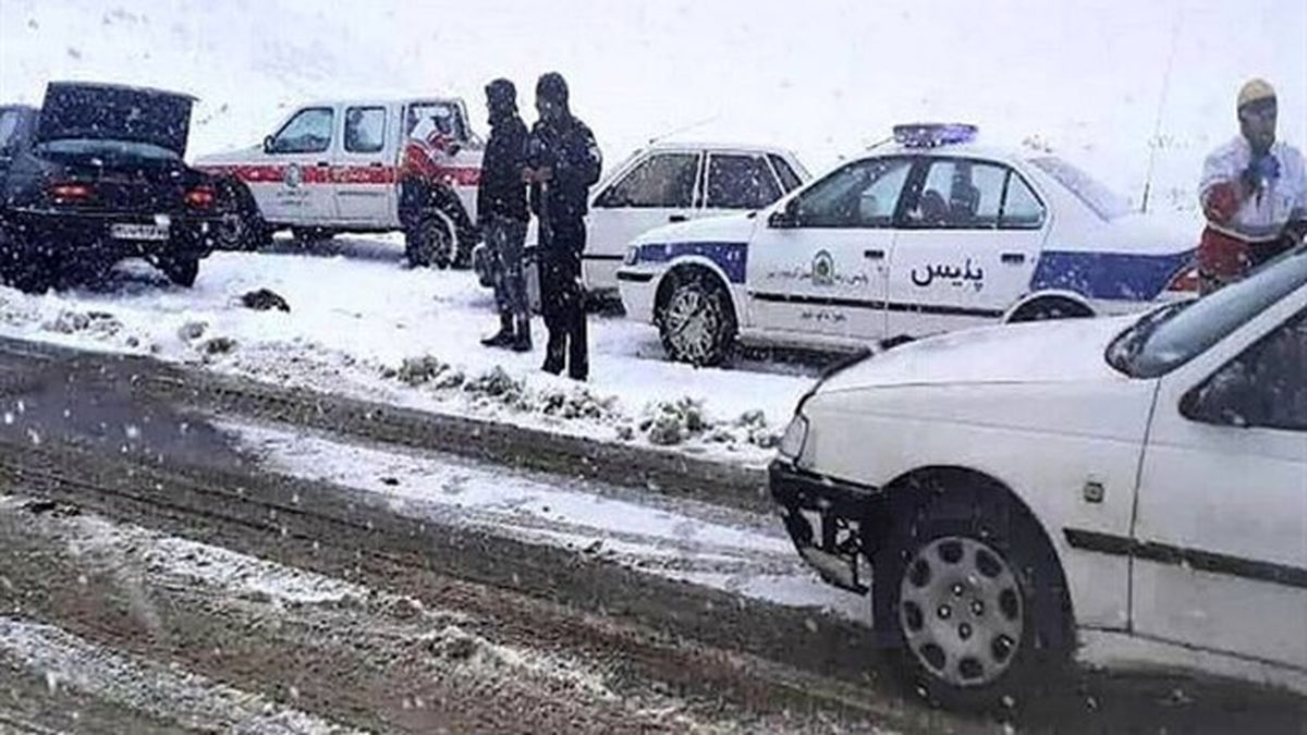 تصادف خونین ۲ مینی‌بوس در جاده بوئین‌زهرا/ ۱۵ کارگر مصدوم شدند