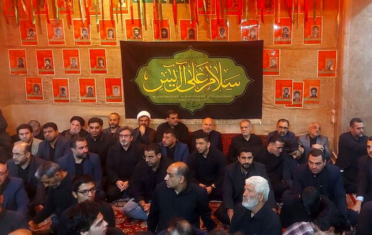 حضور پزشکیان در جمع عزاداران هیئت آل‌یاسین مشهد

