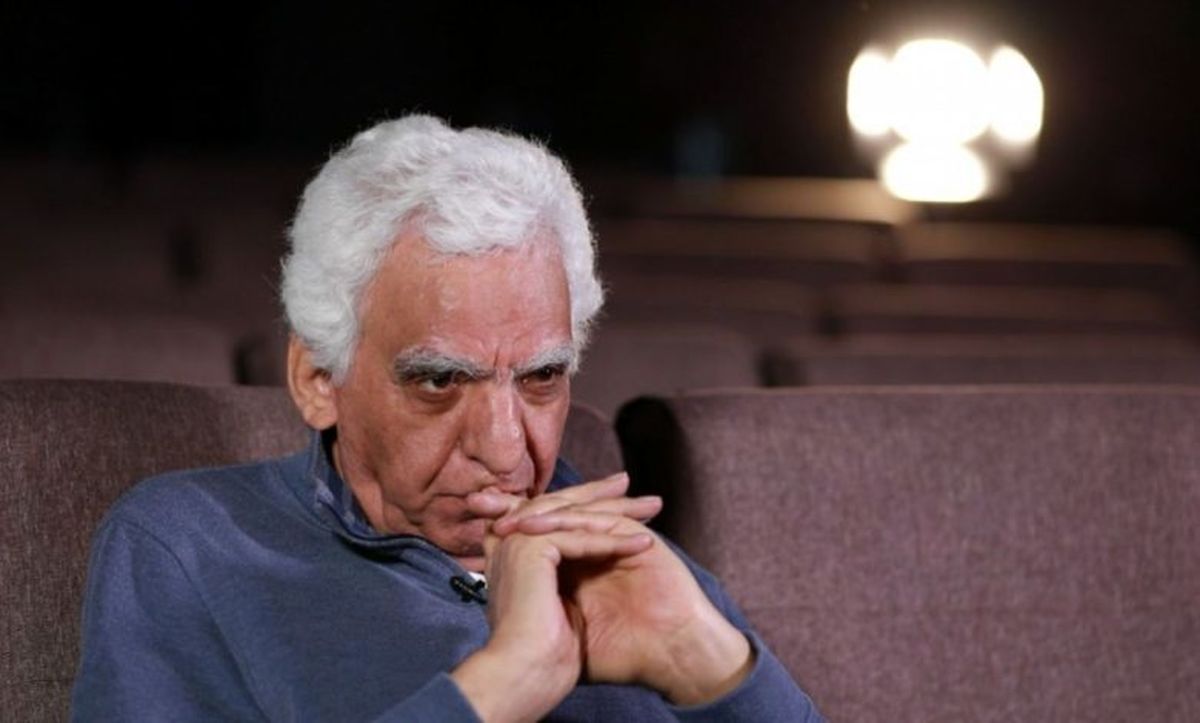 نصب سنگ مزار کیومرث پوراحمد/ ویدئو