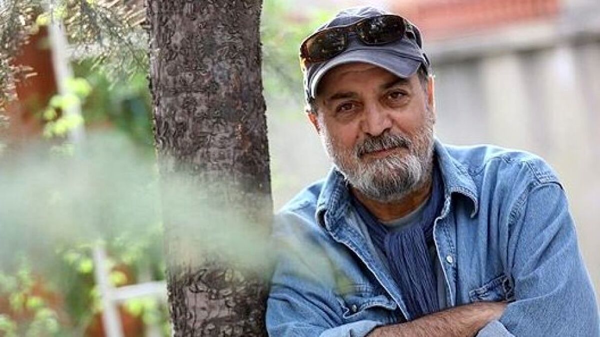 خاطره سیروس مقدم از تماشای سریال پایتخت توسط رهبر شهید همراه با نوه‌هایش | فیلم