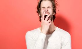 چرا همیشه خسته از خواب بیدار می‌شوید؟