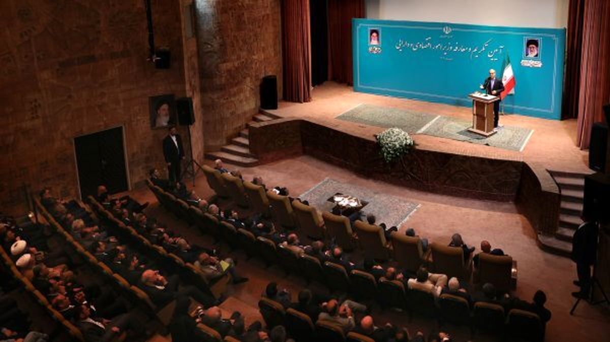 پزشکیان: مشکل نه نبود راه‌حل، بلکه عدم استفاده از مدیران توانمند برای عملیاتی کردن راه‌حل‌ها است

