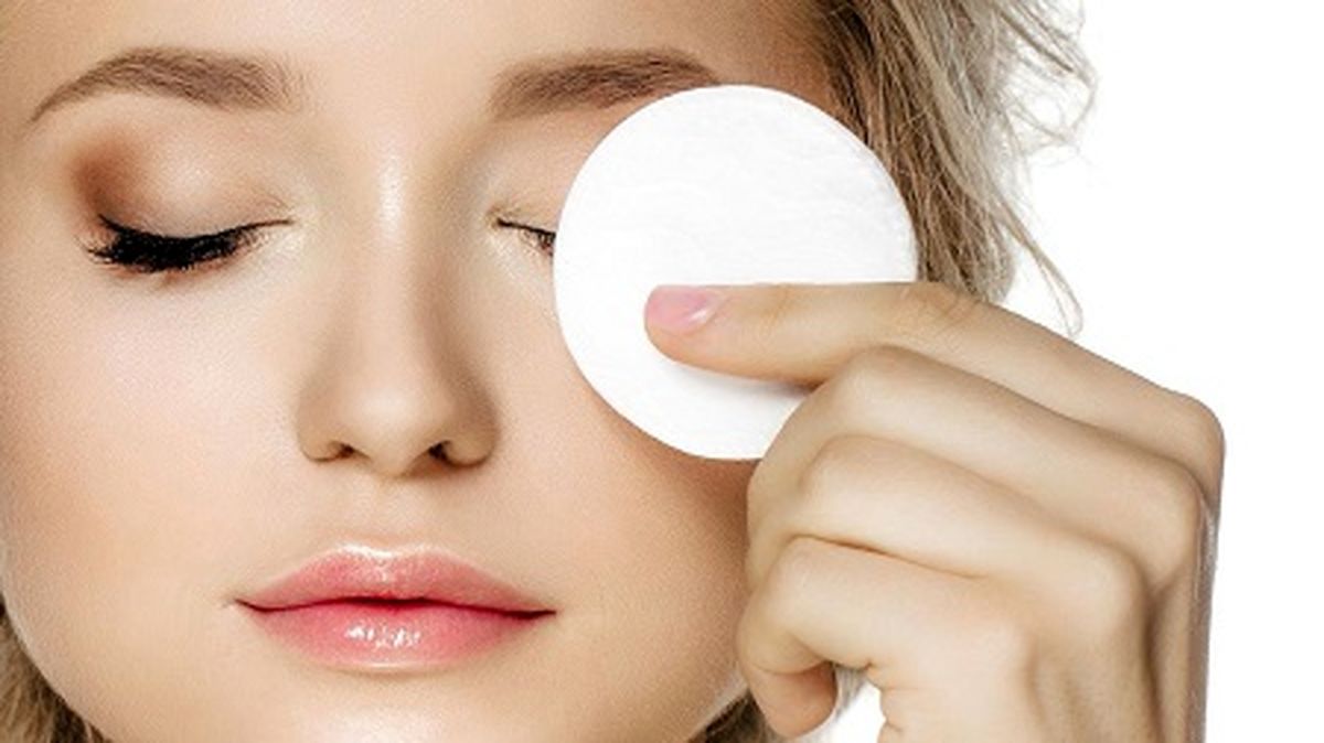 چگونه ریمل ضد آب را راحت و بدون آسیب به مژه پاک کنیم؟