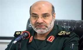 حضور رئیس دفتر نظامی فرمانده کل قوا در منزل شهید زاهدی برای ابلاغ سلام رهبر انقلاب/ ویدئو

