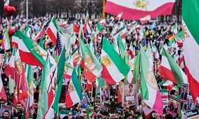 تعداد طرفداران رضا پهلوی در گردهمایی مونیخ به روایت روزنامه فرهیختگان