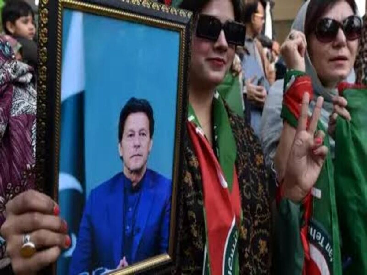 رئیس حزب عمران خان مدعی پیروزی در انتخابات شد