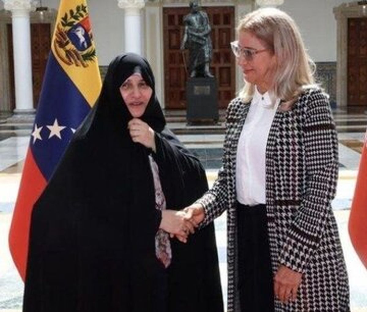 خانم علم الهدی! مگر مردان چگونه سخن می‌گویند که زنان را زیبنده نیست؟

