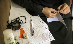 عینک‌های جادویی متقلبان کنکور/  رونمایی از ابزارهای تقلب کنکور روی آنتن زنده تلویزیون/ ویدئو