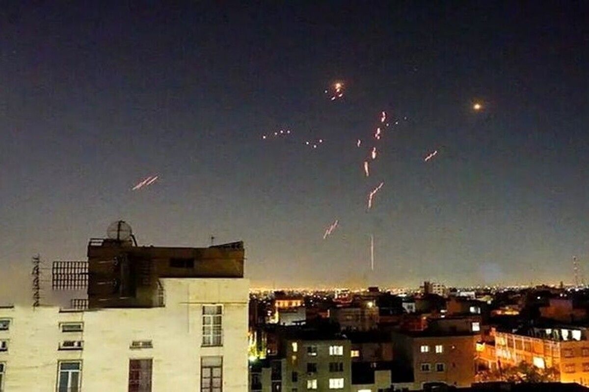 فعالیت شدید پدافند هوایی در غرب تهران | گزارش‌های تایید نشده از انفجار در پایتخت