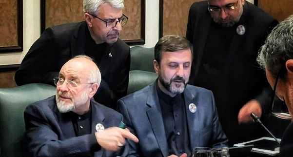 آمریکا پیشنهاد ۱۴ ماده‌ای ایران را رد کرد / عراقچی: پیام‌های از آمریکا گرفتیم که مایل به ادامه گفتگو و تعامل هستند/ ترامپ: من هیچ مخالفتی با تعلیق برنامه هسته‌ای ایران به مدت ۲۰ سال ندارم، اما این باید یک تعهد واقعی باشد