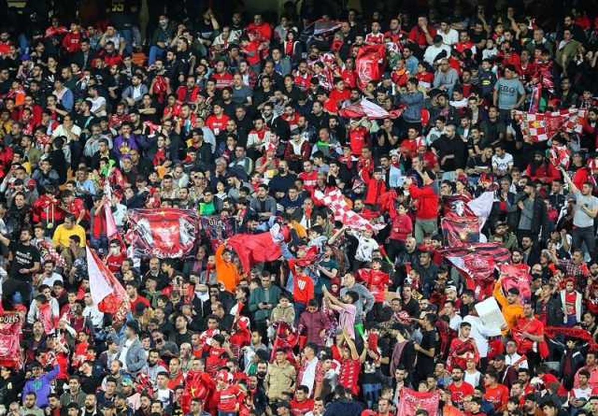 شعار «بی‌غیرت بی‌غیرت» تماشاگران علیه بازیکنان پرسپولیس/ ویدئو