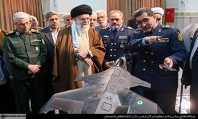 بازدید یک ساعته رهبر انقلاب از نمایشگاه آخرین دستاوردهای دانشمندان صنعت دفاعی کشور

