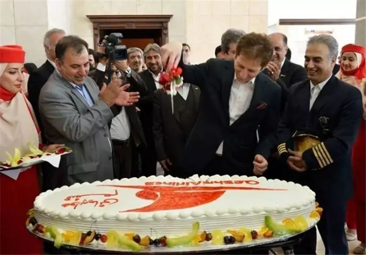 نامه عجیب احمدی نژاد به رییس کل بانک مرکزی: به بابک زنجانی پول بدهید وگرنه برکنار می شوید