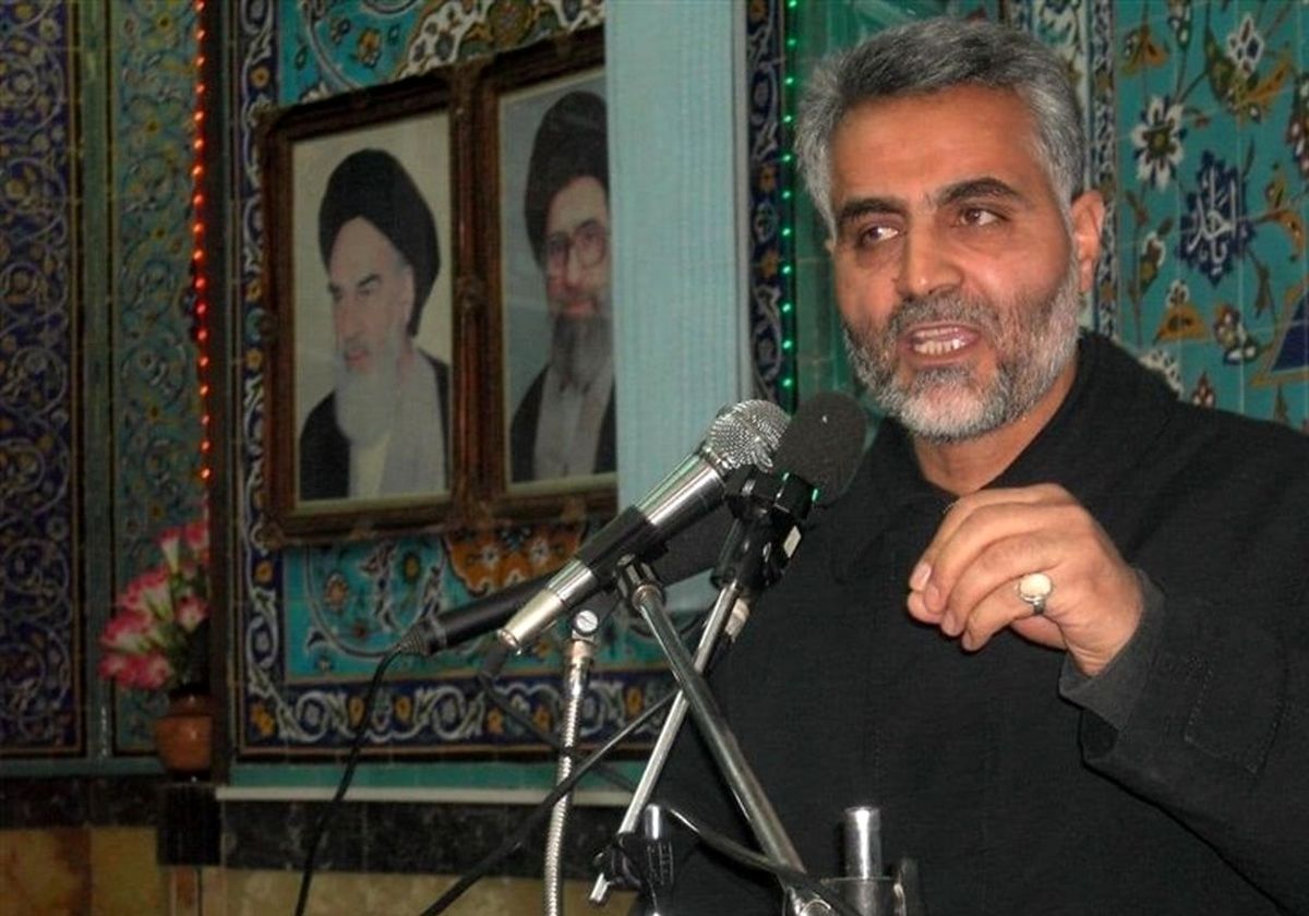 سفر در زمان؛ «سردار سلیمانی و محسن رضایی» بر سر مزار احمد کاظمی؛ سال 84/ تصاویر

