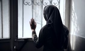 دردسر ازدواج زن مطلقه با پیرمرد تنها