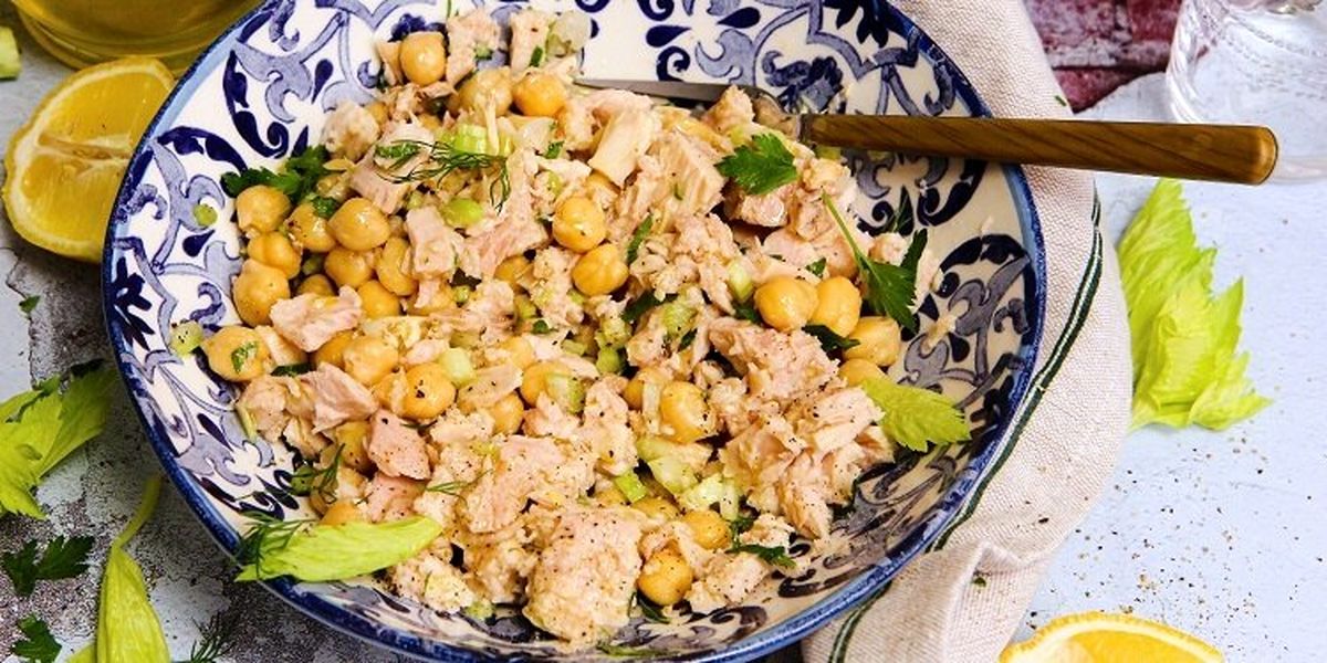 طرز تهیه سالاد مرغ و نخود ؛ بهترین گزینه برای شام