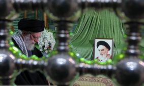 حضور رهبر انقلاب در مرقد بنیانگذار جمهوری اسلامی ایران/ تصاویر

