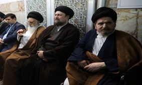 تشییع پیکر مرحومه معصومه حائری همسر مرحوم مصطفی خمینی/ مرحوم معصومه حائری، نوه موسسه حوزه علمیه قم بود/ تصاویر
