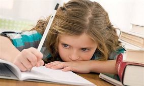 چگونه با تنبلی فرزندم در انجام تکالیفش برخورد کنم؟