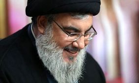 پول انداختن در محل مزار سیدحسن نصرالله/ ویدئو
