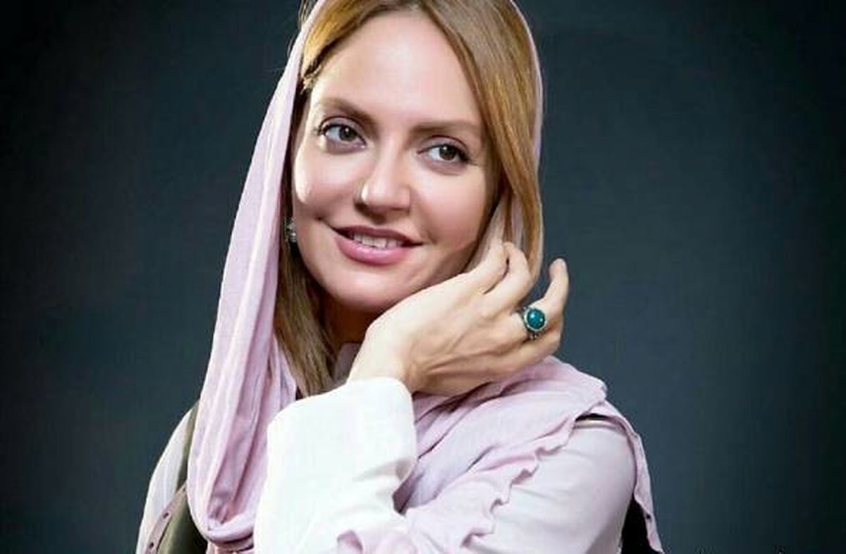 مهناز افشار در تجمع اعتراضی دوسلدورف آلمان
